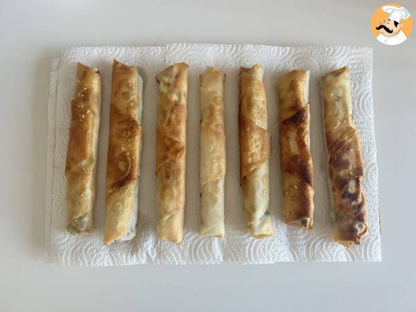 Börek z serem feta i natką pietruszki - Przygotowanie krok 4