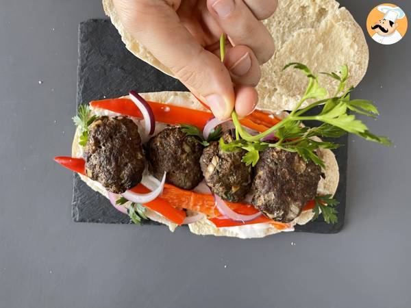 Köfte - tureckie klopsiki w chlebie - Przygotowanie krok 2
