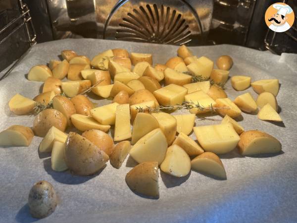 Ziemniaki pieczone w piekarniku - klasyczny i niezawodny przepis - Przygotowanie krok 5
