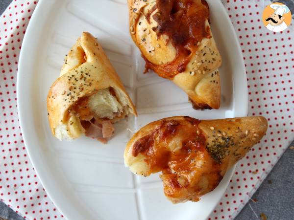 Roladki w stylu pizzy wypełnione sosem pomidorowym, szynką i mozzarellą - Przygotowanie krok 8
