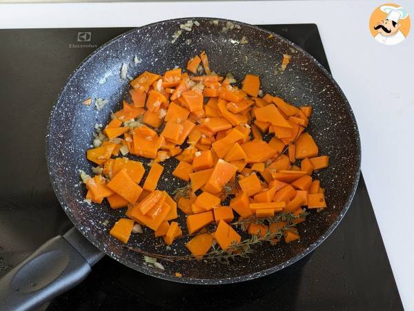 Makaron z dynią i kiełbasą - Przygotowanie krok 4