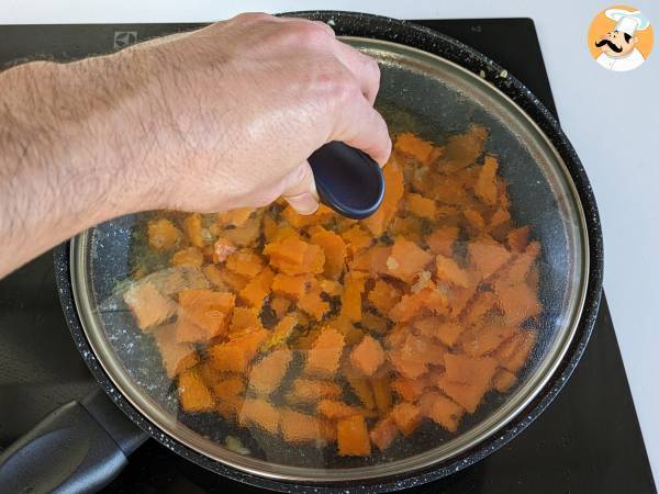Makaron z dynią i kiełbasą - Przygotowanie krok 5