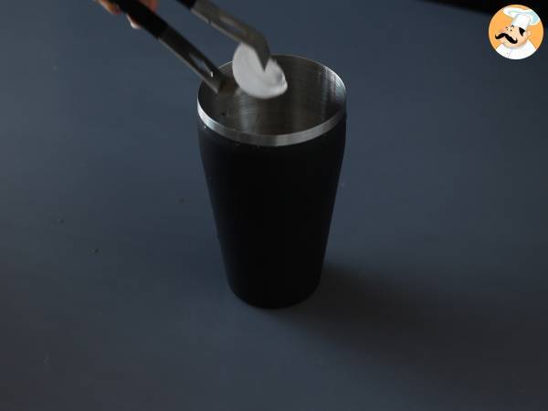 Espresso Martini, idealny koktajl dla miłośników kawy - Przygotowanie krok 3