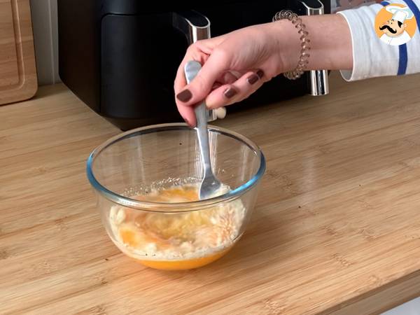 Omlet we frytkownicy powietrznej, lekki przepis bez brudzenia czegokolwiek w kuchni! - Przygotowanie krok 1