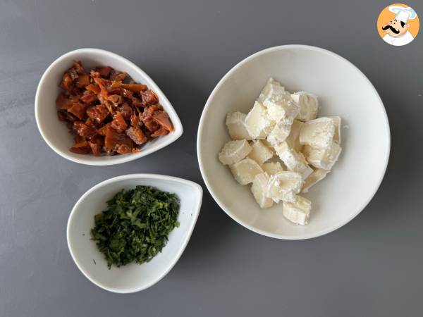 Zapiekanka jajeczna z kozim serem i suszonymi pomidorami w frytkownicy powietrznej! - Przygotowanie krok 1
