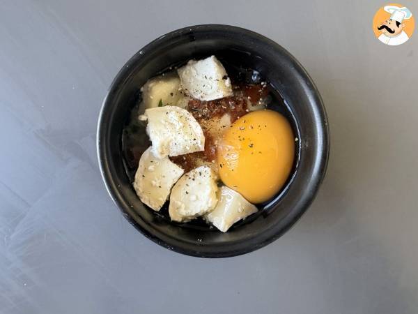 Zapiekanka jajeczna z kozim serem i suszonymi pomidorami w frytkownicy powietrznej! - Przygotowanie krok 3
