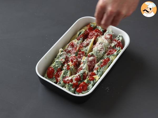 Conchiglioni nadziewane ricottą i szpinakiem: nieodparte wegetariańskie danie zapiekane - Przygotowanie krok 8