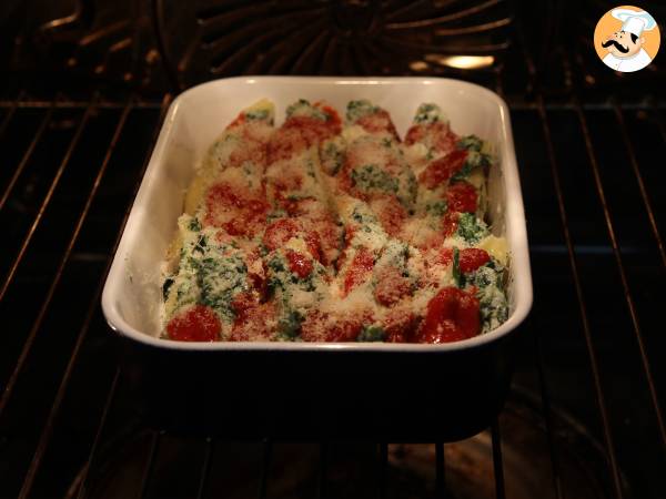 Conchiglioni nadziewane ricottą i szpinakiem: nieodparte wegetariańskie danie zapiekane - Przygotowanie krok 9