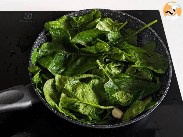 Omlet ze szpinakiem, łatwe i smaczne wegetariańskie danie główne - Przygotowanie krok 2