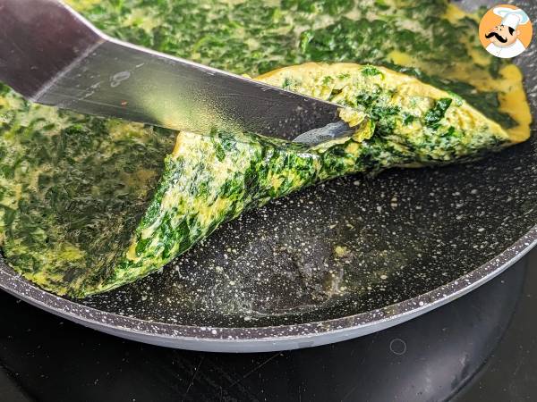 Omlet ze szpinakiem, łatwe i smaczne wegetariańskie danie główne - Przygotowanie krok 8