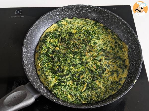 Omlet ze szpinakiem, łatwe i smaczne wegetariańskie danie główne - Przygotowanie krok 9