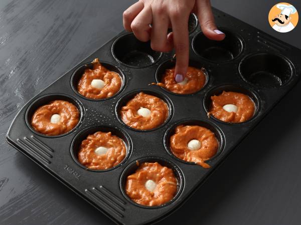 Muffiny pomidorowe z sercem z mozzarelli - Przygotowanie krok 5