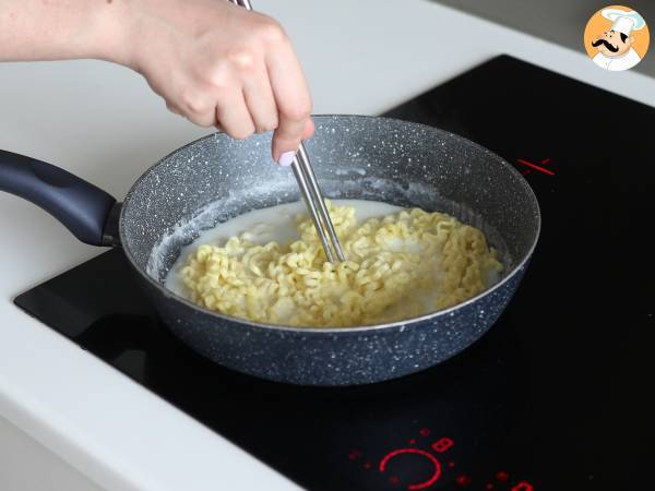 Jak ugotować makaron Buldak o smaku carbonara? Najlepszy przepis! - Przygotowanie krok 4