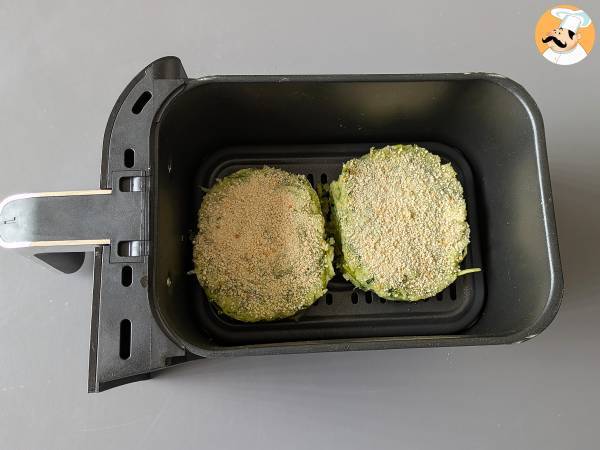 Burger z cukinii i ziemniaków w frytkownicy powietrznej - Przygotowanie krok 8