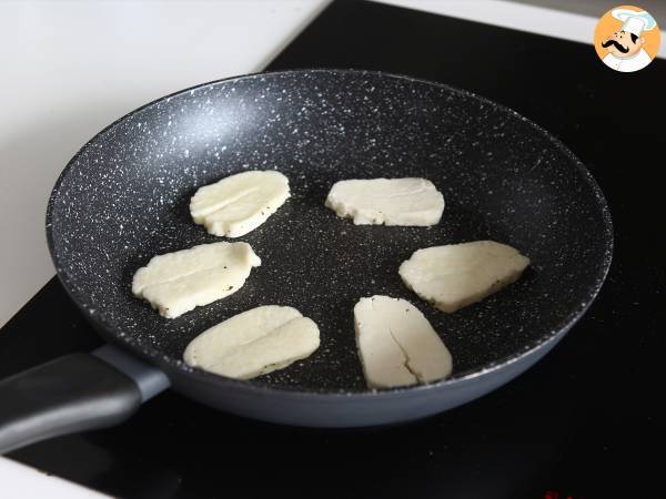 Halloumi smażone na słodko-kwaśno z miodem i rozmarynem - Przygotowanie krok 3