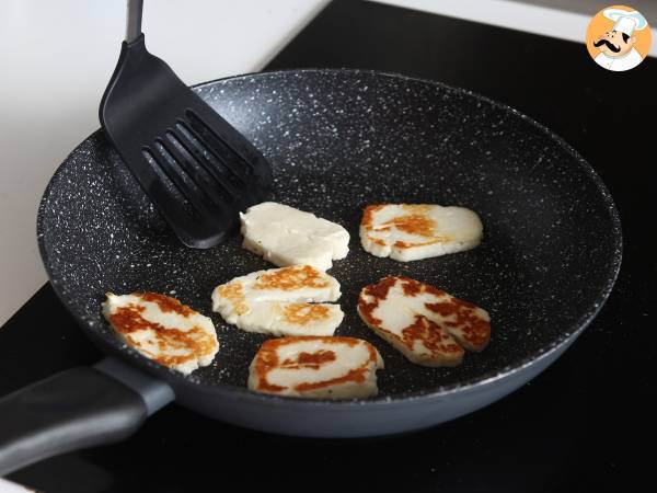 Halloumi smażone na słodko-kwaśno z miodem i rozmarynem - Przygotowanie krok 4
