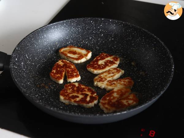 Halloumi smażone na słodko-kwaśno z miodem i rozmarynem - Przygotowanie krok 5