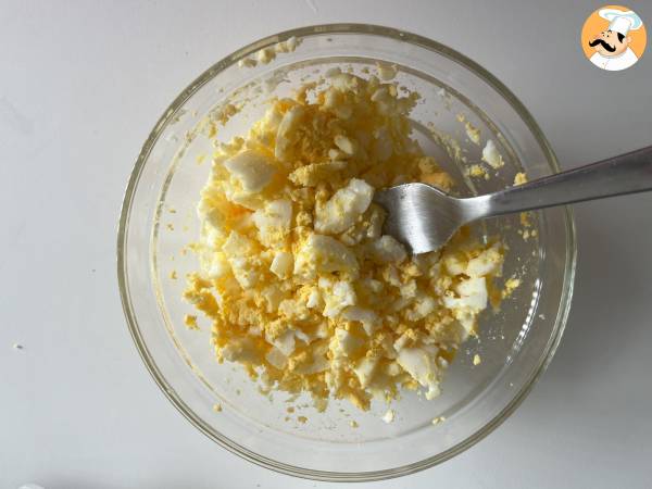 Tamago sando: słynna japońska kanapka z jajkiem w konbini! - Przygotowanie krok 2