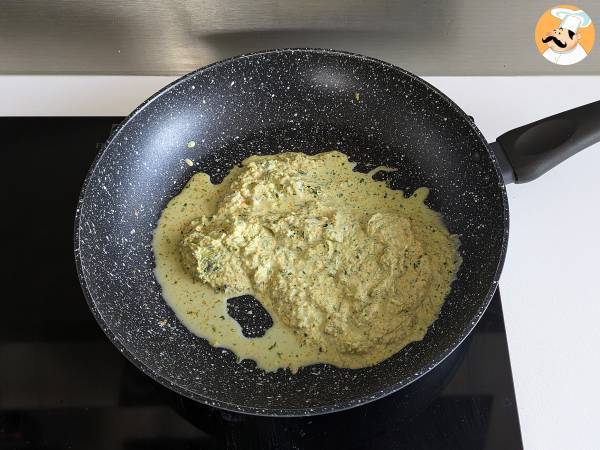 Makaron z kwiatami cukinii, ricottą i pistacjami - Przygotowanie krok 5