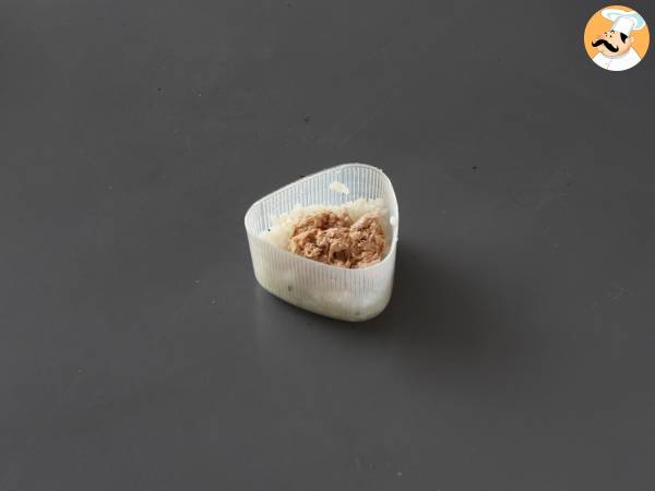 Onigiri z tuńczykiem - japońska trójkątna kanapka ryżowa - おにぎり - Przygotowanie krok 6
