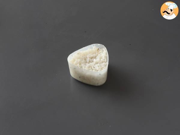 Onigiri z tuńczykiem - japońska trójkątna kanapka ryżowa - おにぎり - Przygotowanie krok 7