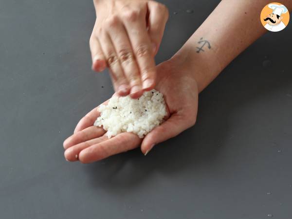 Onigiri z tuńczykiem - japońska trójkątna kanapka ryżowa - おにぎり - Przygotowanie krok 11