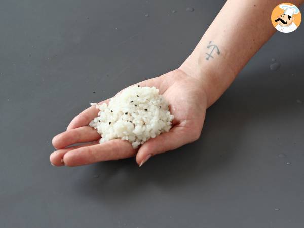 Onigiri z tuńczykiem - japońska trójkątna kanapka ryżowa - おにぎり - Przygotowanie krok 12