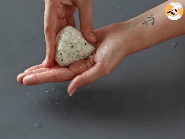 Onigiri z tuńczykiem - japońska trójkątna kanapka ryżowa - おにぎり - Przygotowanie krok 13