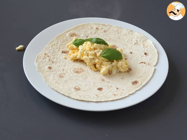 Miękki i bogaty w białko wrap z jajkiem i fetą - Przygotowanie krok 6