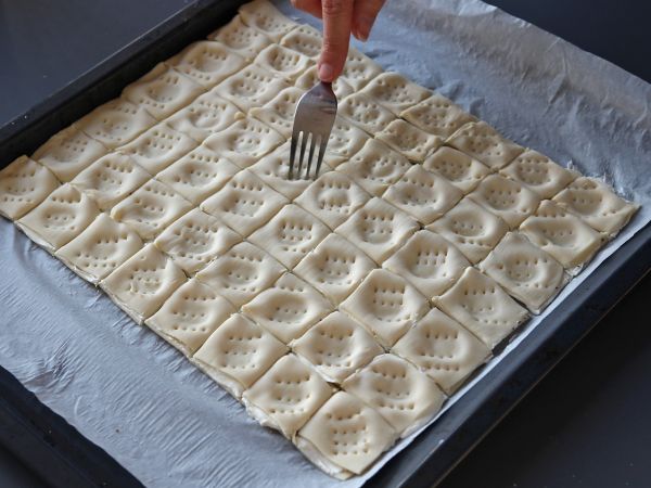 Szybkie i łatwe kąski z ciasta francuskiego na udany aperitif! - Przygotowanie krok 4