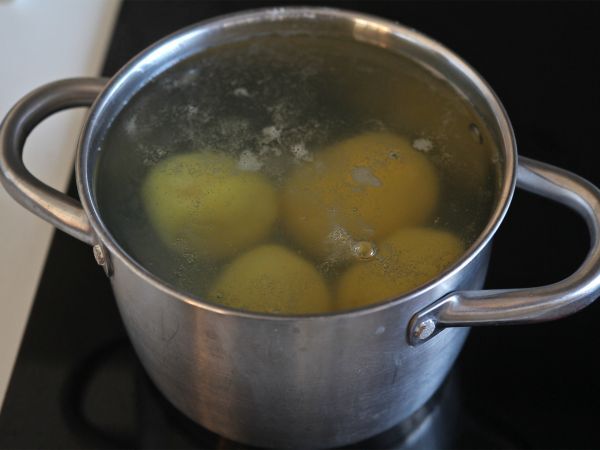 Tarta z wędzonym łososiem na ziemniaczanym spodzie - Przygotowanie krok 1