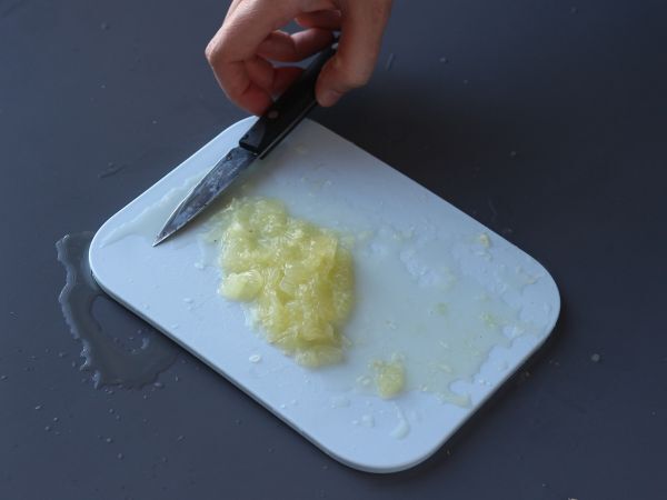 Tarta z wędzonym łososiem na ziemniaczanym spodzie - Przygotowanie krok 5