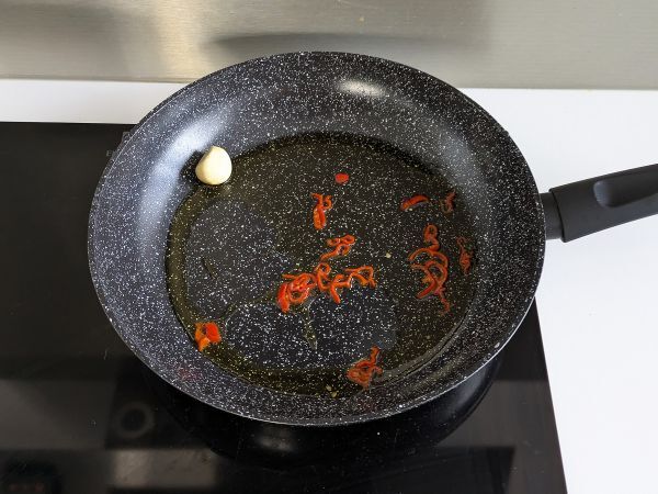 Penne all'arrabbiata: rozgrzewający włoski klasyk! - Przygotowanie krok 2