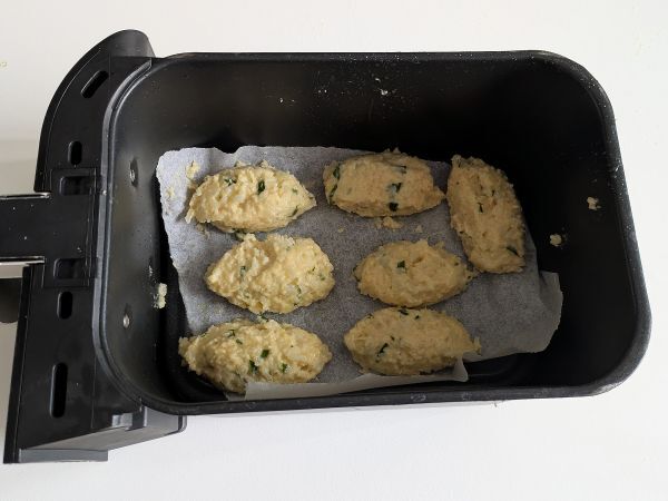 Klopsiki z kalafiora w frytkownicy powietrznej: ekonomiczny i wegetariański przepis - Przygotowanie krok 7