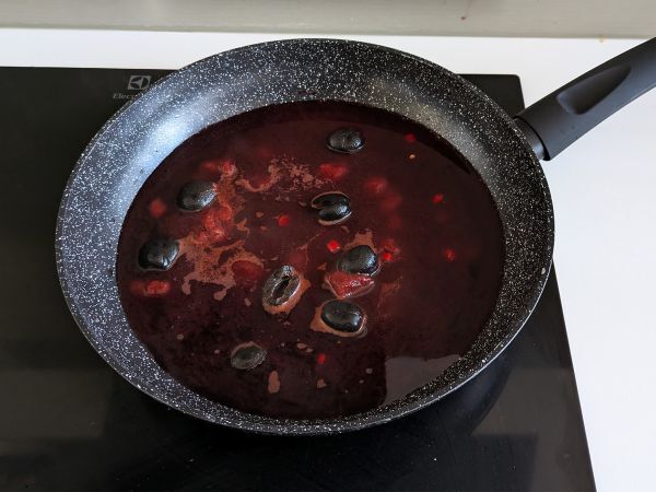 Spaghetti al fuoco di Bacco: makaron z czerwonym winem na wyjątkowy stół - Przygotowanie krok 1