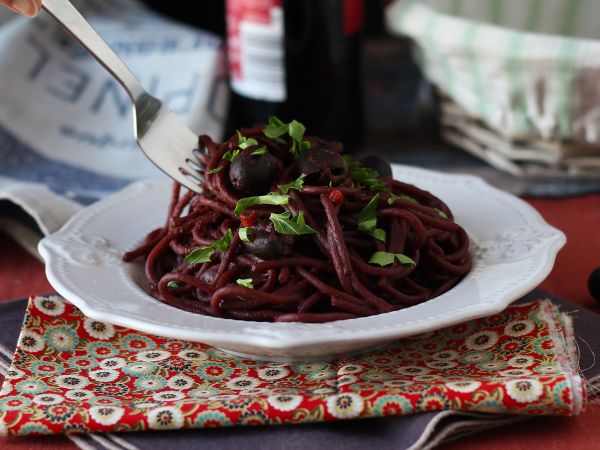 Spaghetti al fuoco di Bacco: makaron z czerwonym winem na wyjątkowy stół - Przygotowanie krok 7