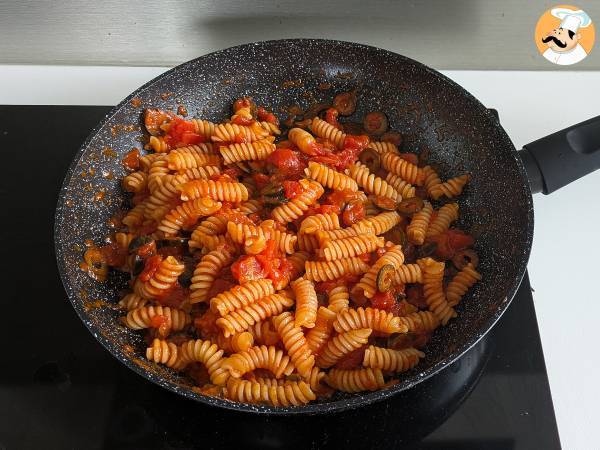 Makaron z sosem oliwkowym: tani, smaczny i łatwy w przygotowaniu! - Przygotowanie krok 6