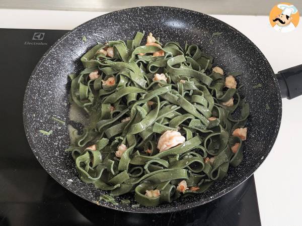 Makaron ze spiruliną z krewetkami i cytryną: bogate w składniki odżywcze pierwsze danie o wyjątkowym smaku - Przygotowanie krok 7