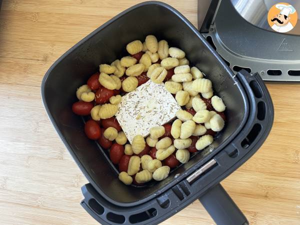 Pieczone gnocchi z fetą z Airfryer, super szybkie danie z pomidorkami koktajlowymi i fetą! - Przygotowanie krok 2