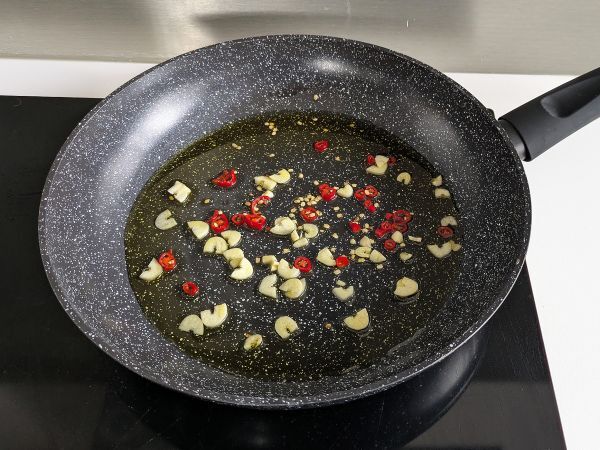 Spaghetti aglio, olio e peperoncino: włoska tradycja na ostatnią chwilę - Przygotowanie krok 5