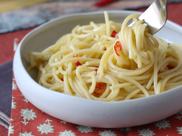 Spaghetti aglio, olio e peperoncino: włoska tradycja na ostatnią chwilę - Przygotowanie krok 8