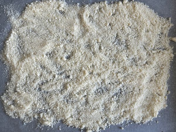 Super chrupiące domowe chipsy z cebuli i parmezanu - Przygotowanie krok 2