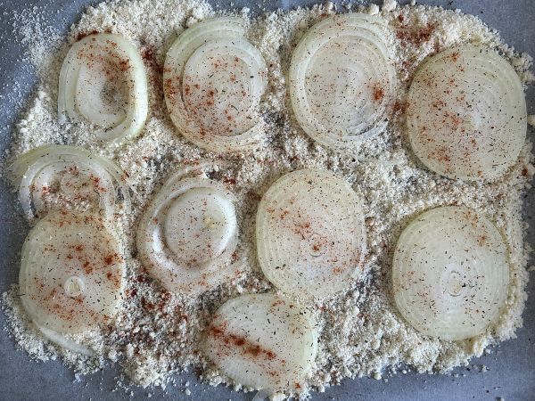 Super chrupiące domowe chipsy z cebuli i parmezanu - Przygotowanie krok 4
