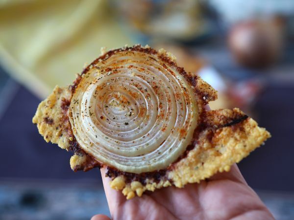 Super chrupiące domowe chipsy z cebuli i parmezanu - Przygotowanie krok 5