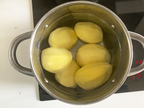 Łatwe do upieczenia placki ziemniaczane na zimno z tuńczykiem i majonezem - Przygotowanie krok 1