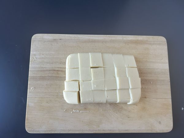 Mleko smażone na powietrzu we frytkownicy. Tradycyjny deser z mniejszą ilością oleju i takim samym smakiem jak zawsze. - Przygotowanie krok 6