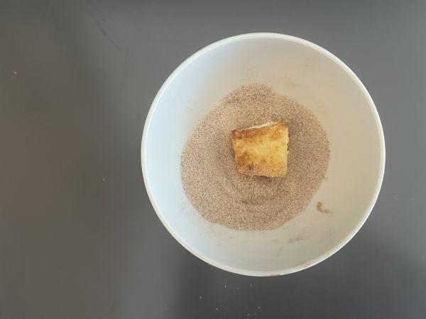 Mleko smażone na powietrzu we frytkownicy. Tradycyjny deser z mniejszą ilością oleju i takim samym smakiem jak zawsze. - Przygotowanie krok 11