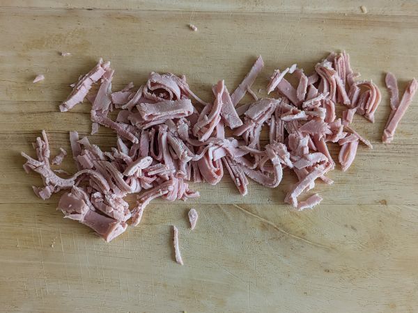 Makaron ze śmietaną i szynką: kremowy, szybki i nie do odparcia! - Przygotowanie krok 1