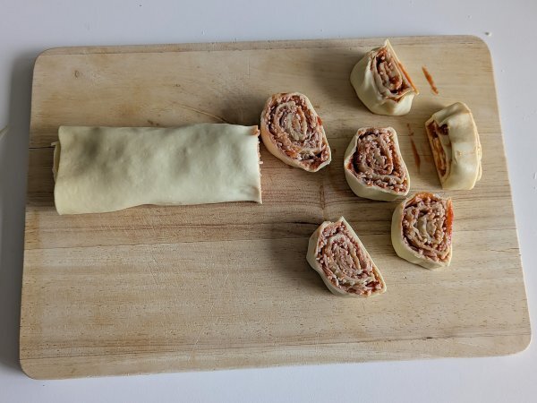 Roladki z ciasta francuskiego we frytkownicy: szybki i łatwy przepis - Przygotowanie krok 5