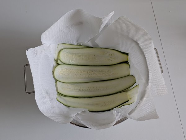 Parmigiana z cukinii we frytkownicy: szybko, lekko i chrupiąco - Przygotowanie krok 2